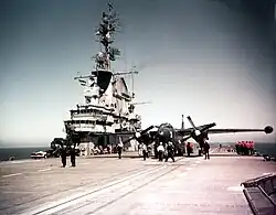 AJ-1 a bordo do porta-aviões da ex-Classe Essex, USS Oriskany em 29 de agosto de 1952.