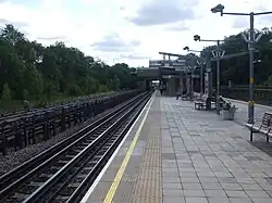 Olhando para o leste ao longo da plataforma central