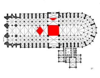 Em vermelho, os buracos na abóbada da Notre-Dame de Paris.