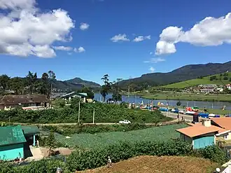 Vista de Nuwara Eliya e do lago Gregory