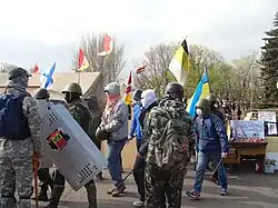 Militantes pró-Rússia Odesskaia Drujina, no acampamento da Casa dos Sindicatos, em 14 de abril.