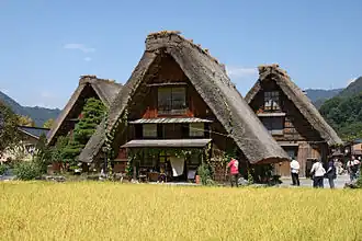 Casa na aldeia histórica de Shirakawa-go no Japão.