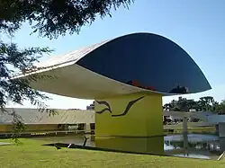 Parte frontal do Museu Oscar Niemeyer