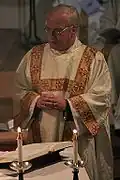 Durante a Liturgia Eucarística.
