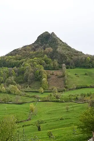 Le mont Ostrvica vu depuis le centre de Varnice