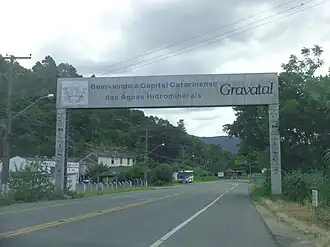 Pórtico de entrada de Gravatal, sentido Tubarão-Gravatal