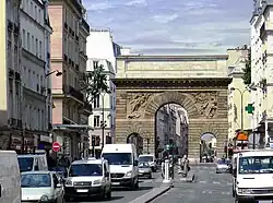 Rue Saint-Martin em seu extremo norte, perto da Porte Saint-Martin.