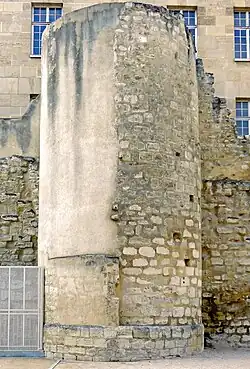 A torre rue des Jardins-Saint-Paul.