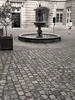 n.º55 : tracé de l'enceinte de Philippe-Auguste.