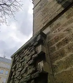 Vestígio acima do solo.