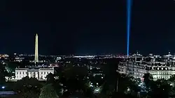 Tribute in Light do Pentágono visto da Casa Branca em 11 de setembro de 2021, 20 anos após o ataque