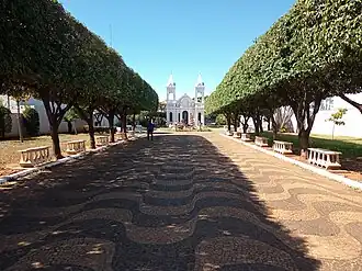 Praça e Igreja de Santo Antônio em Três Lagoas