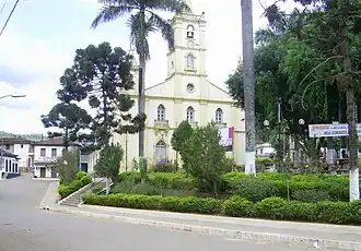Igreja Matriz de Rio Vermelho, localizada no centro da cidade (2011)
