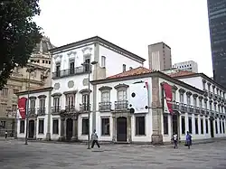 Construída no Rio em 1743, a Casa dos Governadores (hoje Paço Imperial), foi residência dos governadores da Capitania do Rio de Janeiro, e mudou à Paço dos Vice-Reis do Estado do Brasil (em 1763 a 1808).