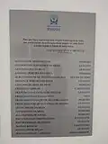 Placa que tem na entrada da edificação contendo a relação de trabalhadores que fizeram as obras.