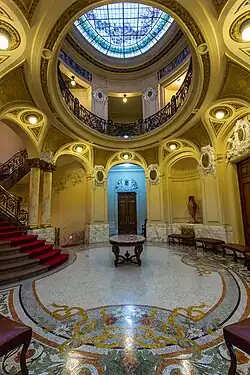 Hall de entrada e formato oval