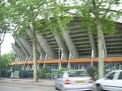 Vista externa das arquibancadas.