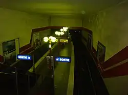 Vista das plataformas do mezanino.