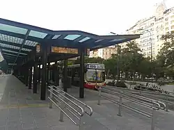 Autocarro 100 na Estação de Santa Fe.