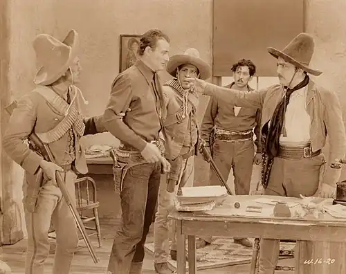 Cena de Paradise Canyon, último filme de John Wayne lançado pela Monogram