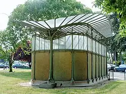 Edícula de Hector Guimard, apelidada La libellule.