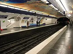 A estação da linha 7 (2004).