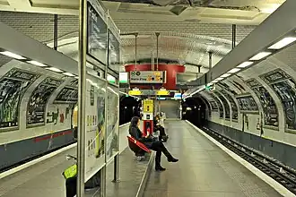 Plataformas direção Mairie d'Issy, em 2010.