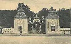 Pórtico (Caridade, Fé, Esperança)