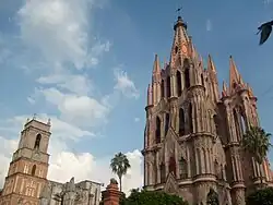 Igreja da paróquia e relógio.