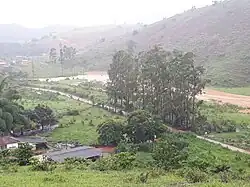 Nível do ribeirão Jacutinga elevado na estação das chuvas