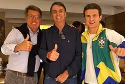Paulo Marinho, Jair Bolsonaro e André Marinho juntos, no dia da apuração do primeiro turno, em 7 de Outubro de 2018.