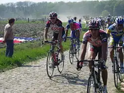 Peleton à PARÍS-ROUBAIX2007.JPG