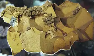 Perimorfose calcite-esfalerite-siderite vista do interior (Aggeneys, África do Sul).