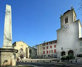 Igreja e posto de turismo