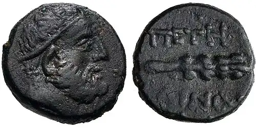 Moeda de bronze de Petélia, na Calábria, com efígie de Héracles com tênia. c. 216−204 a.C.