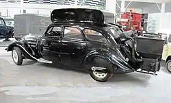 Peugeot 402.
