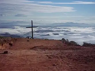 Vista do município de Virgínia do alto do Pico da Fortaleza