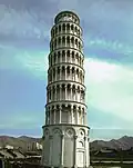 Réplica da Torre de Pisa em Malayer