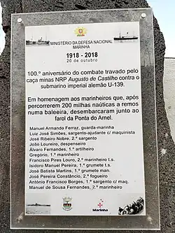 Placa comemorativa da chegada dos náufragos à ponta do Arnel, na ilha de São Miguel