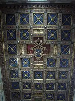 Teto em caixotões, com o brasão do papa Clemente VIII Barberini.