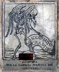 Placa na caixa de esmolas.