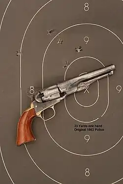 Agrupamento dos disparos de um Pocket Police a 23&nbsp;yd&nbsp;(21,0&nbsp;m)