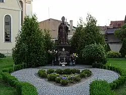 Monumento a João Paulo II localizado na igreja da Divina Providência