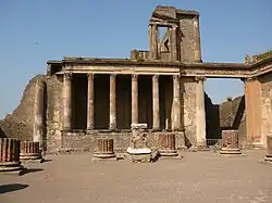 Basílica em ruínas