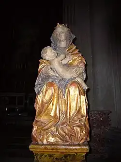 Madona com o Menino no altar-mor.