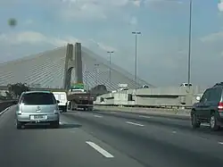 Vista parcial da ponte