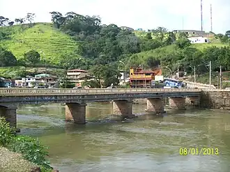 Ponte sobre o rio Piranga