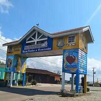 Portal na entrada da cidade