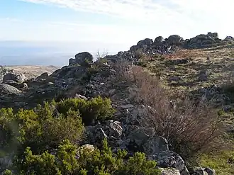 Ruínas da muralha das Portas de Montemuro