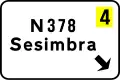 E2 — Destinos de saída: indicação do início de uma via de trânsito destinada aos veículos que vão utilizar uma saída